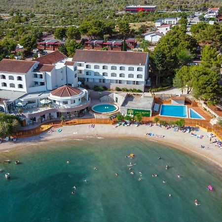 Hotel Miran Pirovac Εξωτερικό φωτογραφία