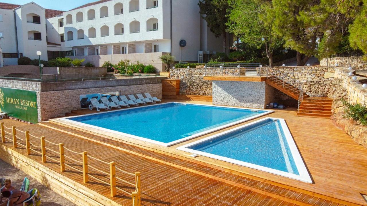 Hotel Miran Pirovac Εξωτερικό φωτογραφία