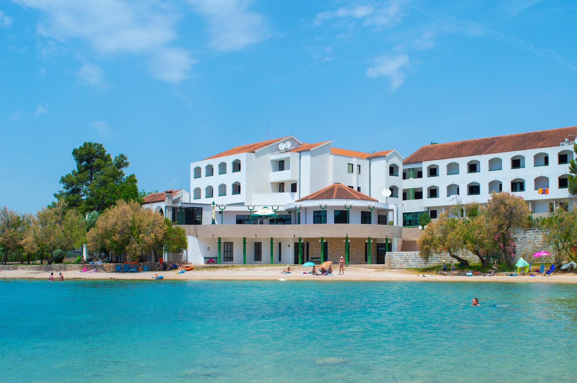 Hotel Miran Pirovac Εξωτερικό φωτογραφία